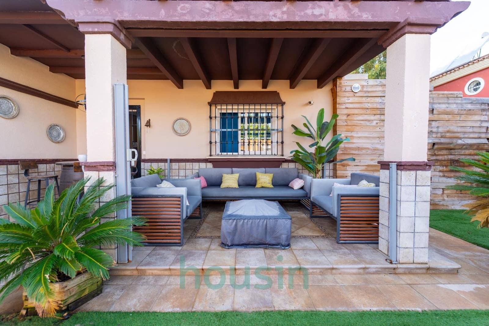 5 soveværelse Villa til salg i Montequinto med swimmingpool garage - € 1.050.000 (Ref: 9414106)