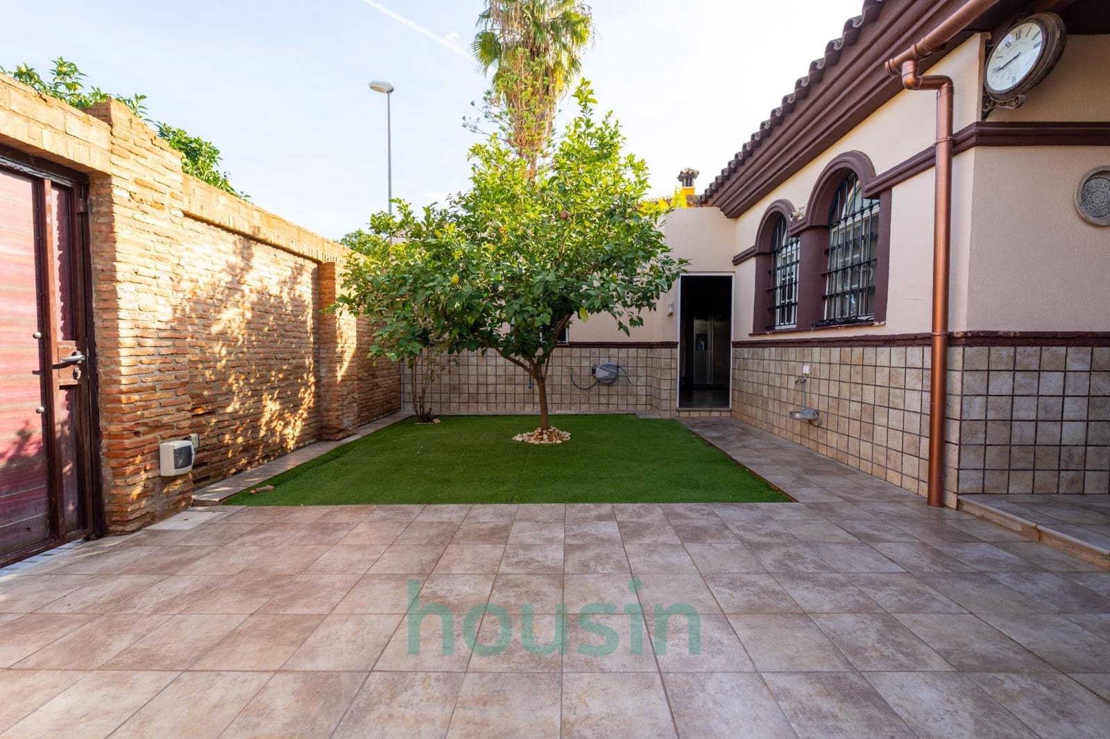 5 soveværelse Villa til salg i Montequinto med swimmingpool garage - € 1.050.000 (Ref: 9414106)