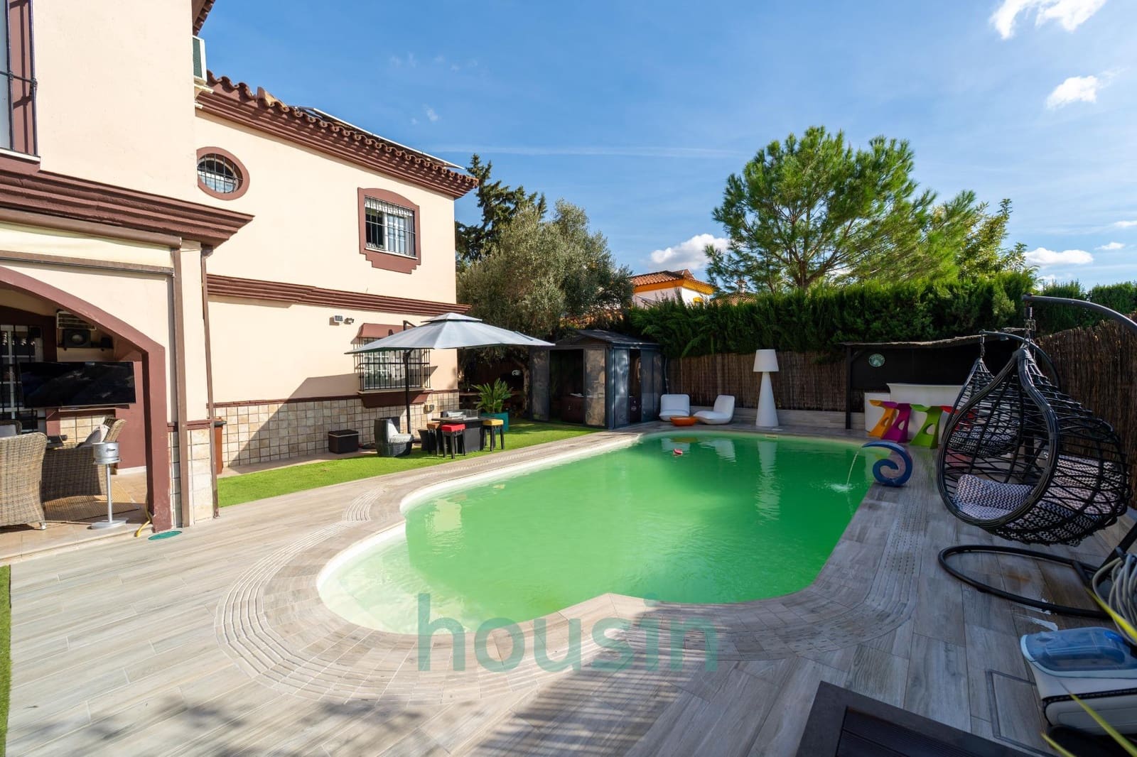 5 soveværelse Villa til salg i Montequinto med swimmingpool garage - € 1.050.000 (Ref: 9414106)