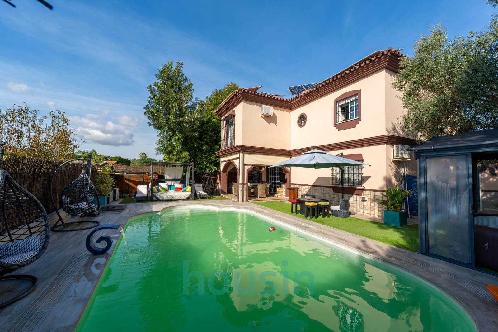 5 soveværelse Villa til salg i Montequinto med swimmingpool garage - € 1.050.000 (Ref: 9414106)