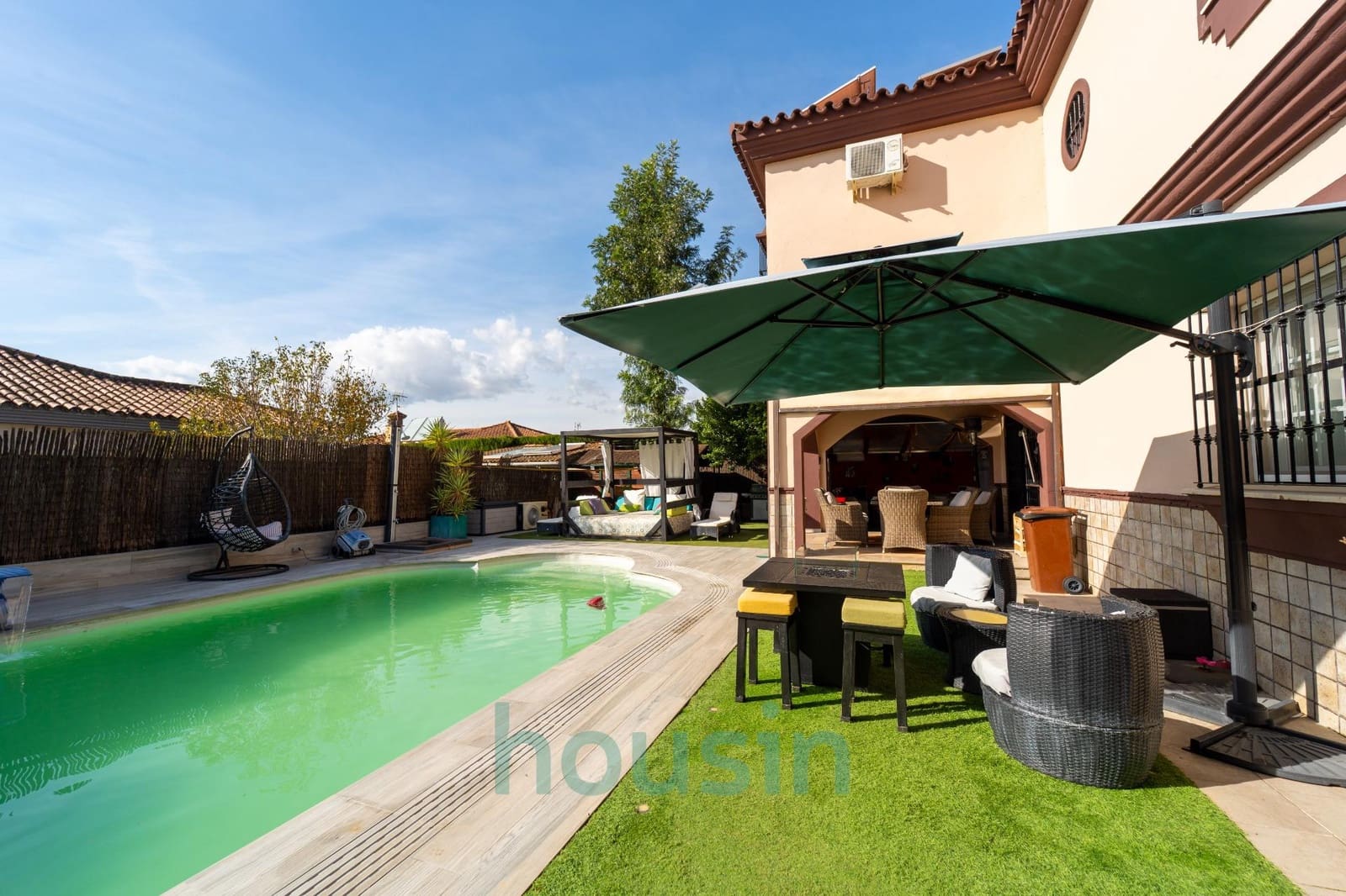 5 soveværelse Villa til salg i Montequinto med swimmingpool garage - € 1.050.000 (Ref: 9414106)