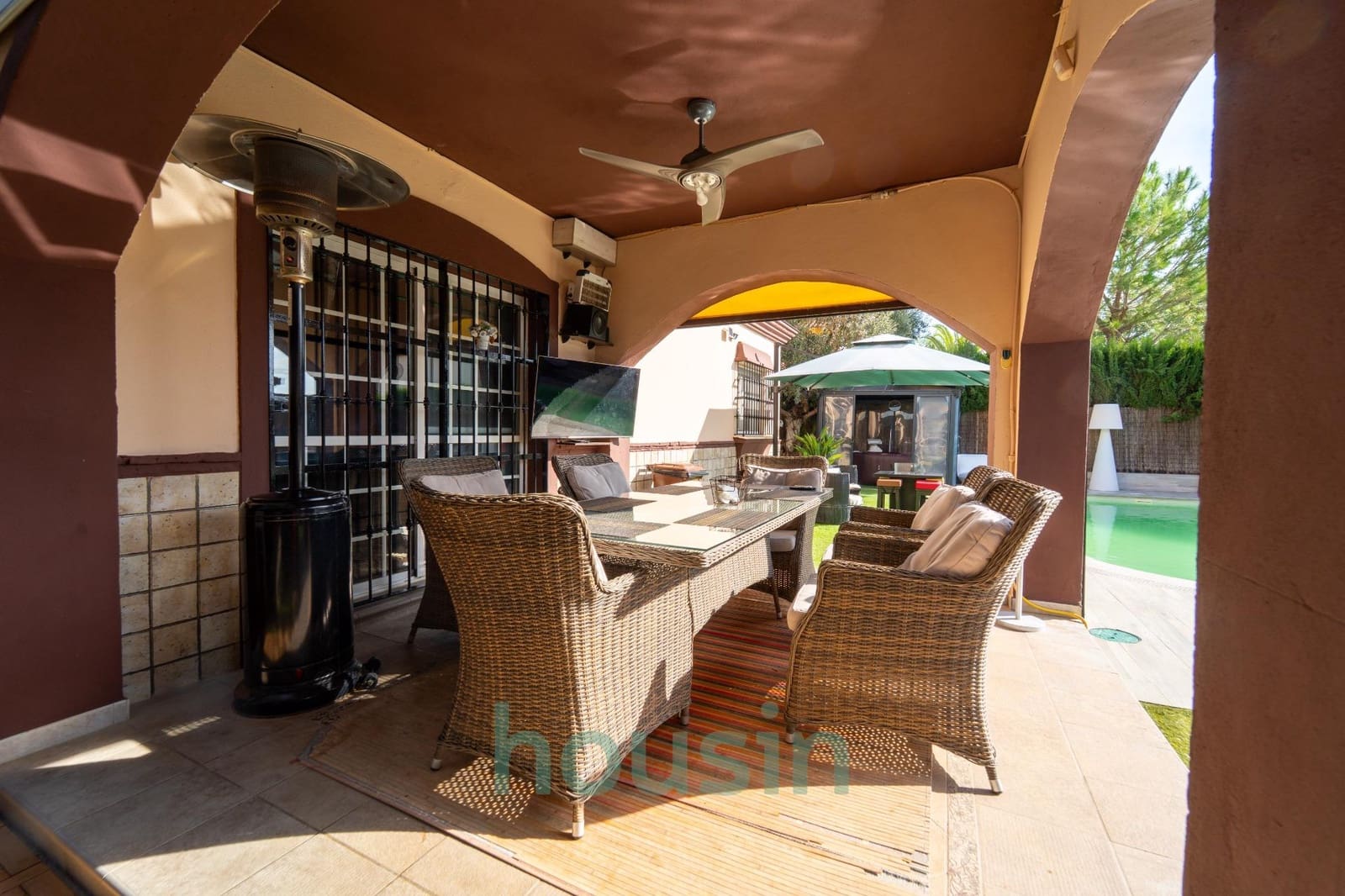 5 soveværelse Villa til salg i Montequinto med swimmingpool garage - € 1.050.000 (Ref: 9414106)