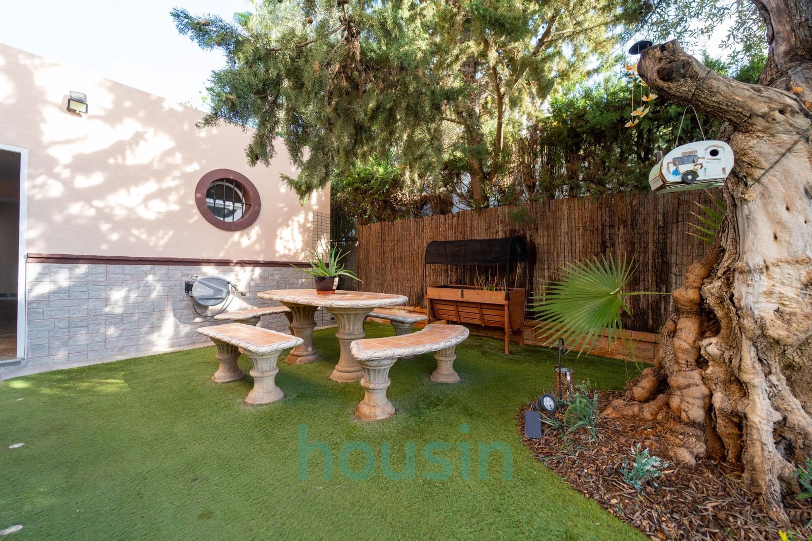 5 soveværelse Villa til salg i Montequinto med swimmingpool garage - € 1.050.000 (Ref: 9414106)