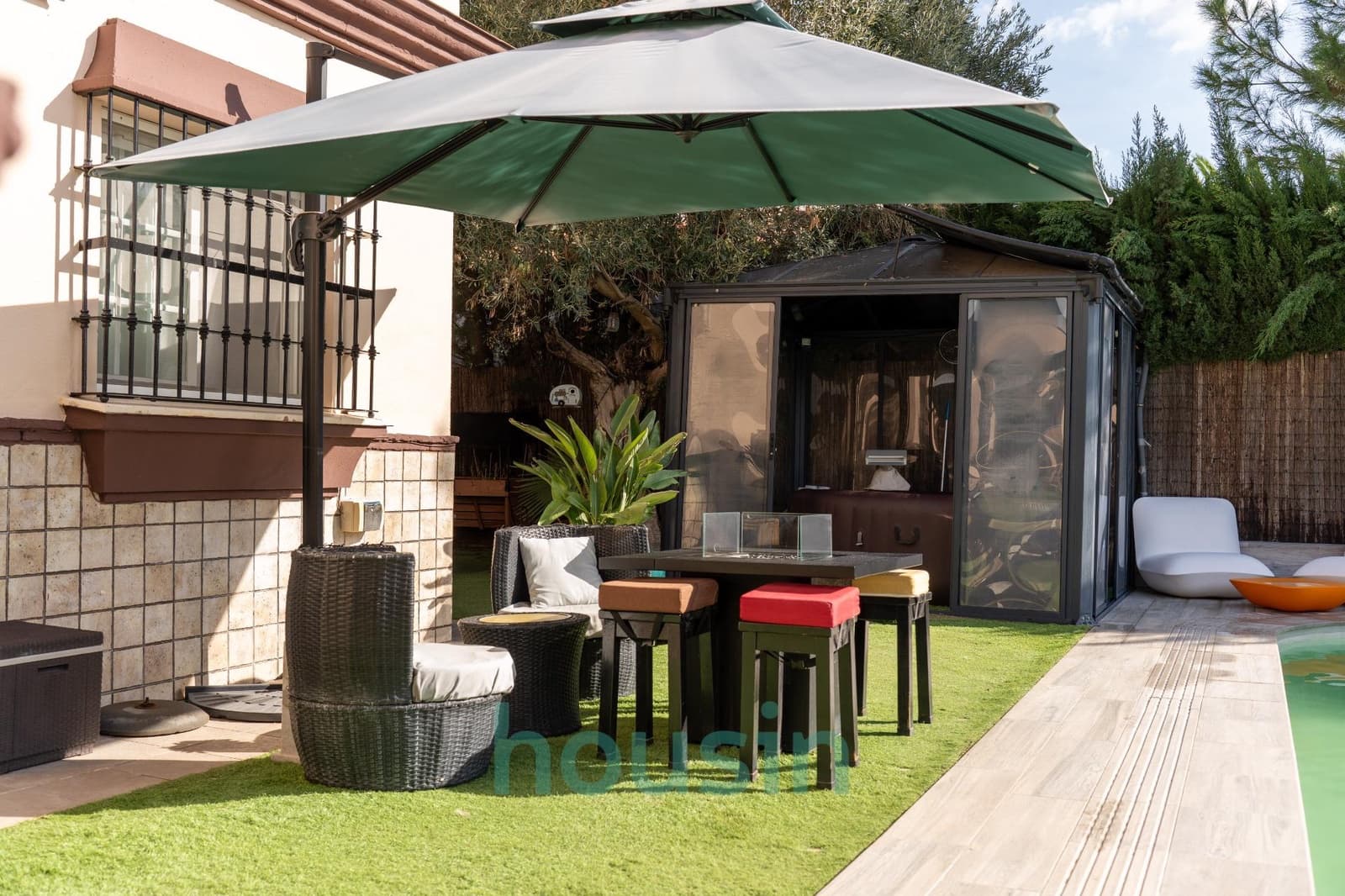 5 soveværelse Villa til salg i Montequinto med swimmingpool garage - € 1.050.000 (Ref: 9414106)