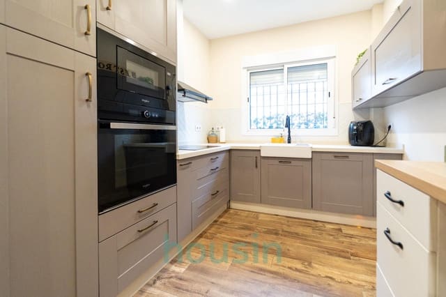 Adosado de 3 habitaciones en Sevilla ciudad en venta con garaje - 380.000 € (Ref: 9518921)