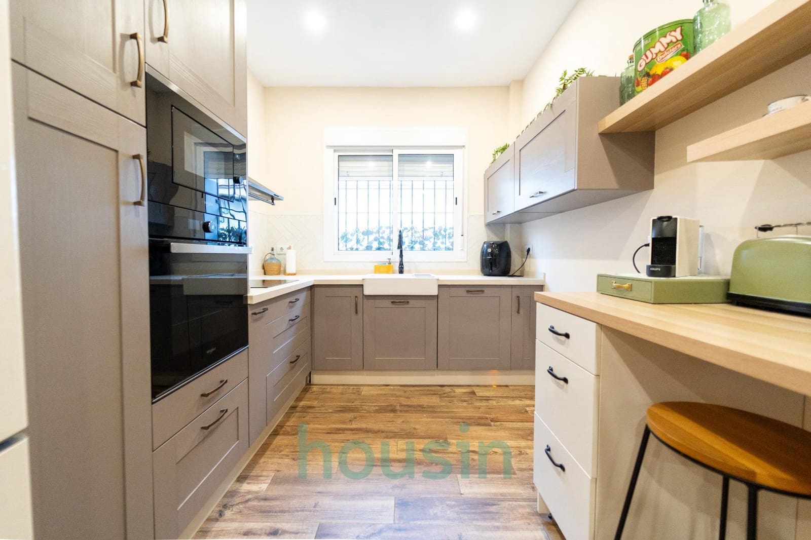 3 soveværelse Rækkehus til salg i Sevilla by med garage - € 380.000 (Ref: 9518921)