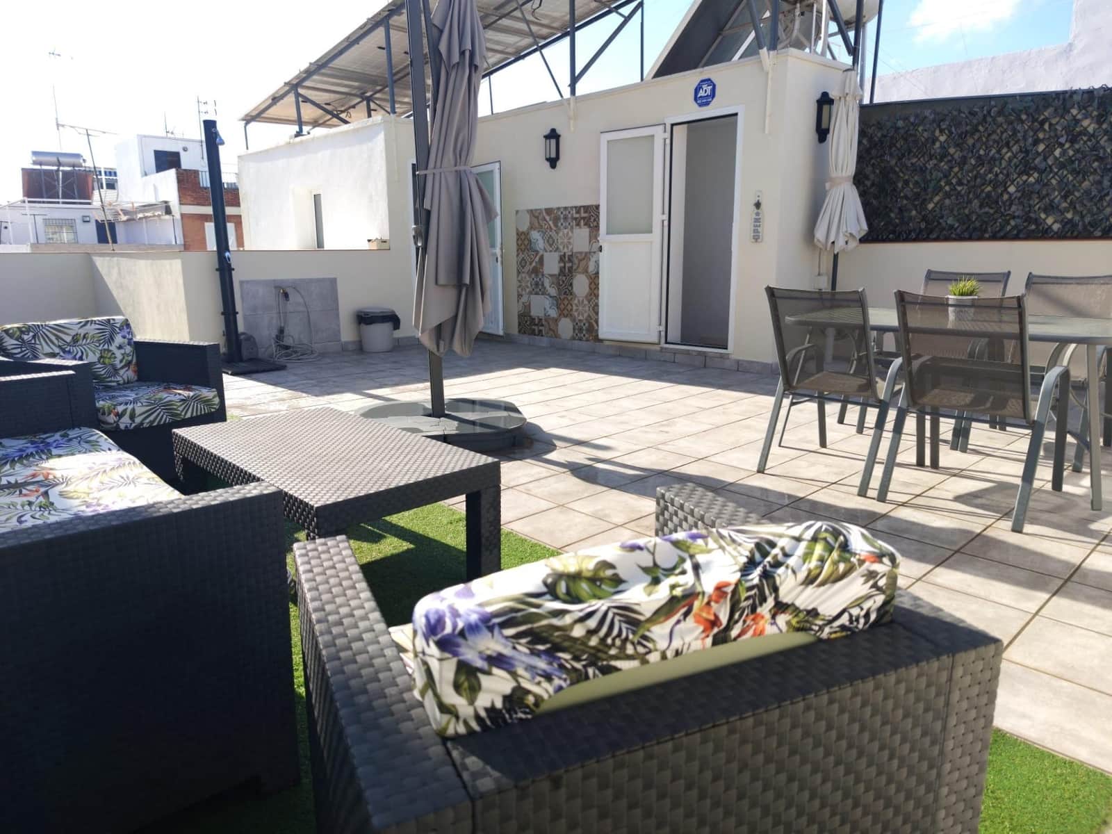 3 soveværelse Rækkehus til salg i Sevilla by med garage - € 380.000 (Ref: 9518921)