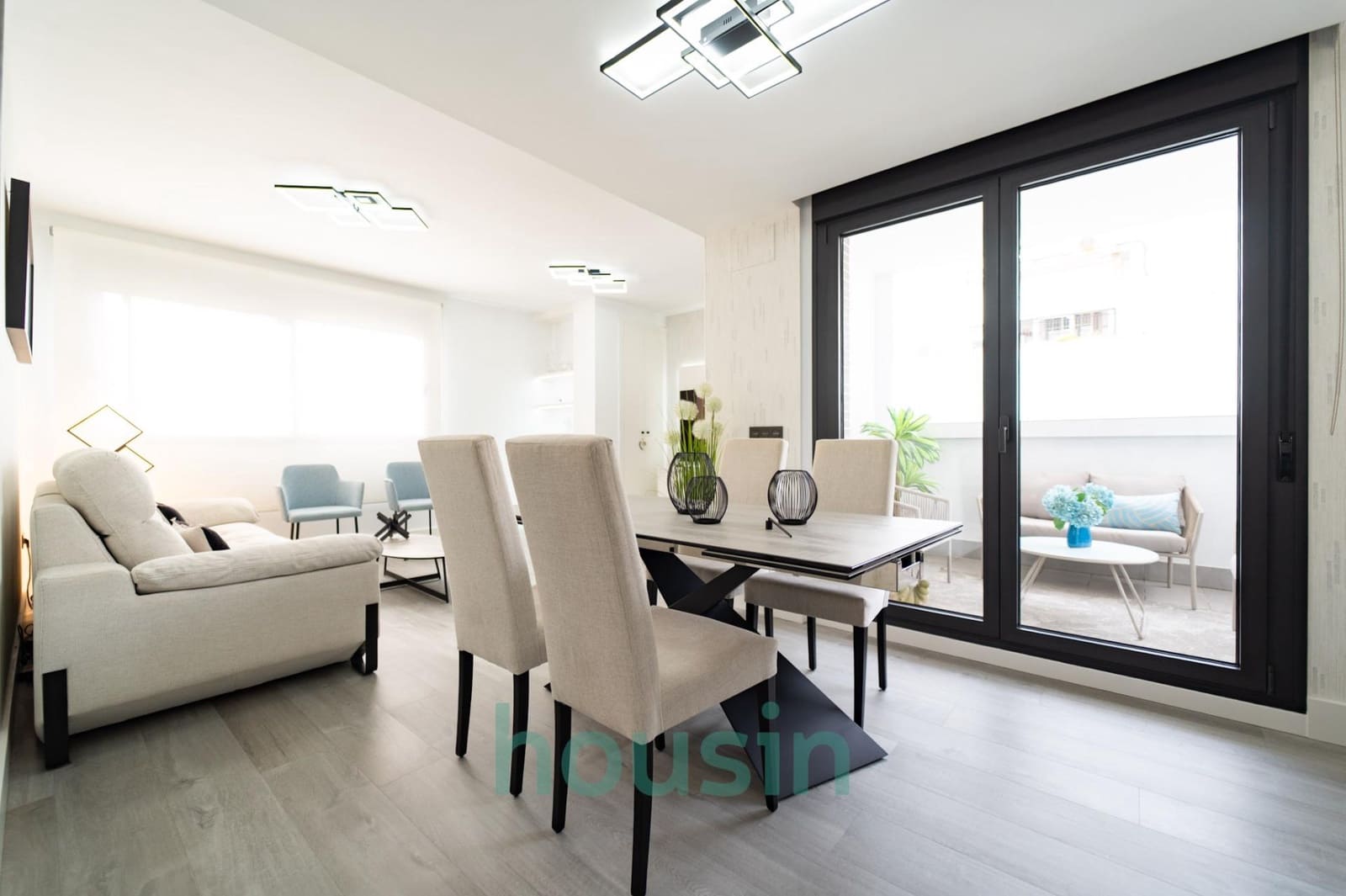 3 bedroom Flat for sale in Seville city with pool garage - € 648,000 (Ref: 9535943)