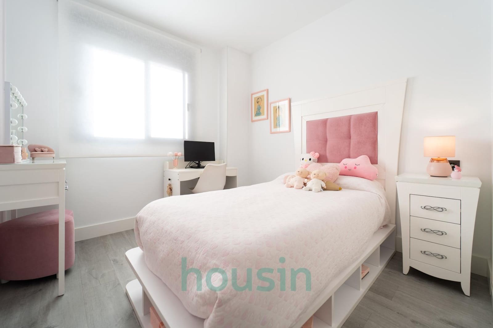 3 bedroom Flat for sale in Seville city with pool garage - € 648,000 (Ref: 9535943)