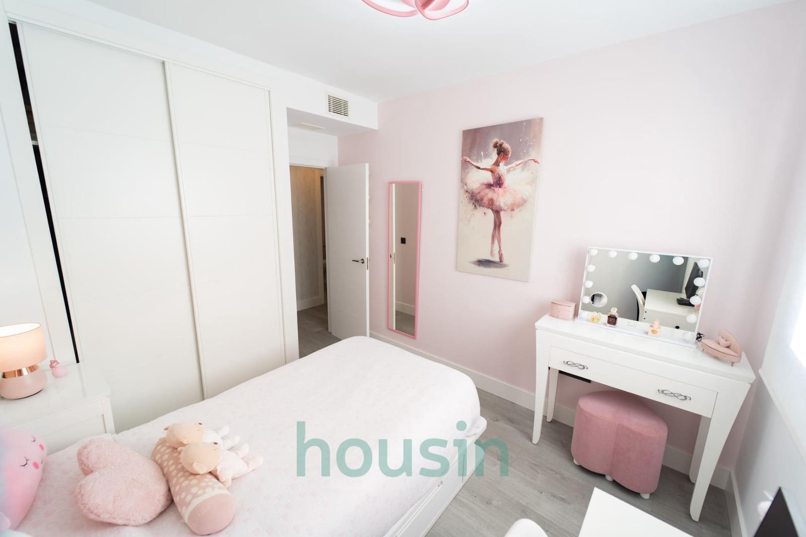 3 bedroom Flat for sale in Seville city with pool garage - € 648,000 (Ref: 9535943)