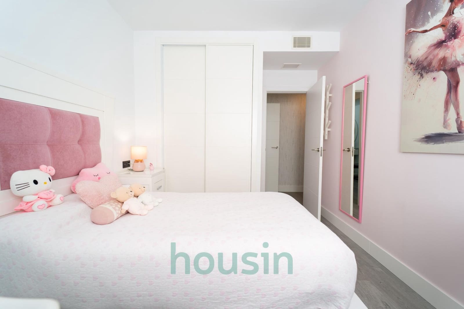 3 bedroom Flat for sale in Seville city with pool garage - € 648,000 (Ref: 9535943)