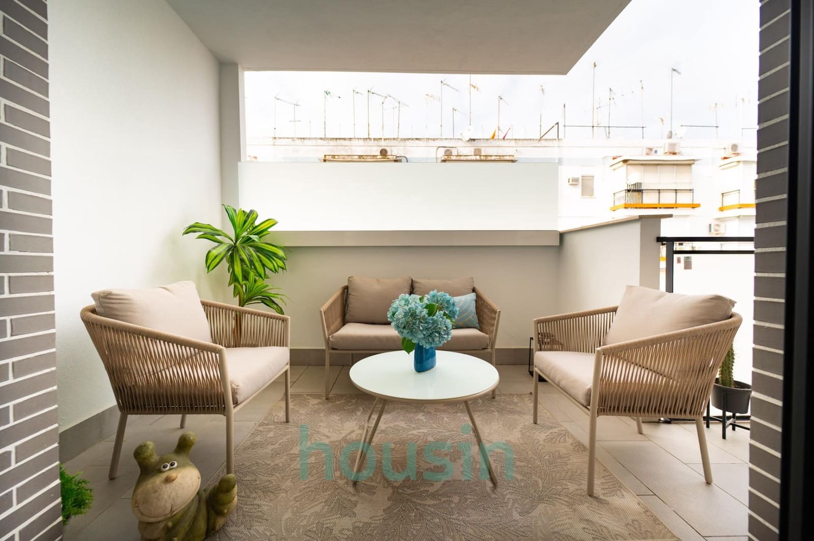 3 bedroom Flat for sale in Seville city with pool garage - € 648,000 (Ref: 9535943)