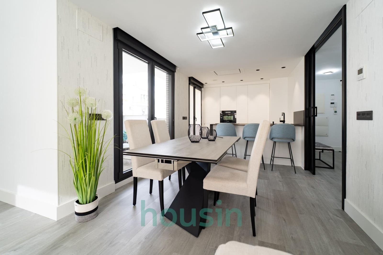 3 bedroom Flat for sale in Seville city with pool garage - € 648,000 (Ref: 9535943)