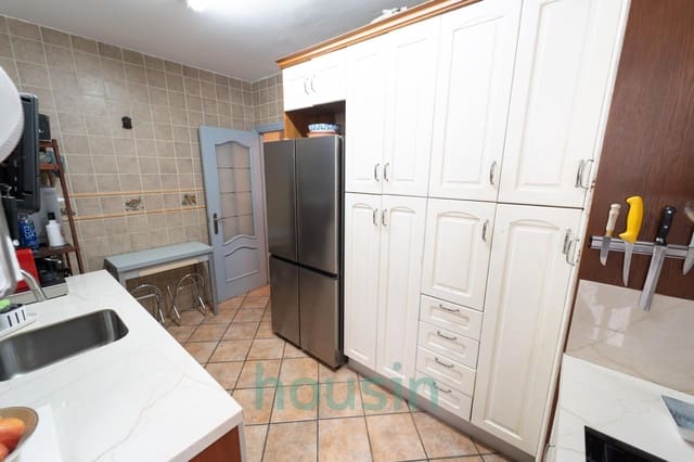 4 sovrum Lägenhet till salu i Sevilla stad med garage - 340 000 € (Ref: 9611548)