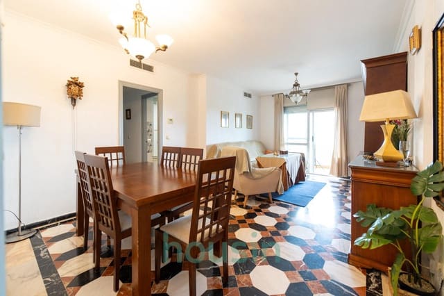 4 sovrum Lägenhet till salu i Sevilla stad med garage - 340 000 € (Ref: 9611548)