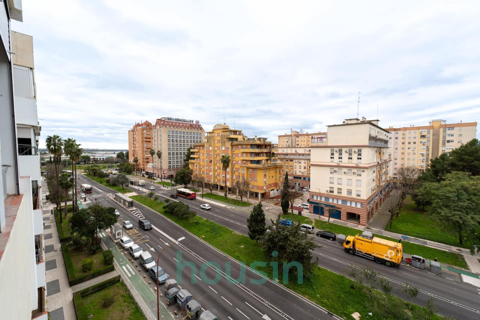 4 sovrum Lägenhet till salu i Sevilla stad med garage - 340 000 € (Ref: 9611548)