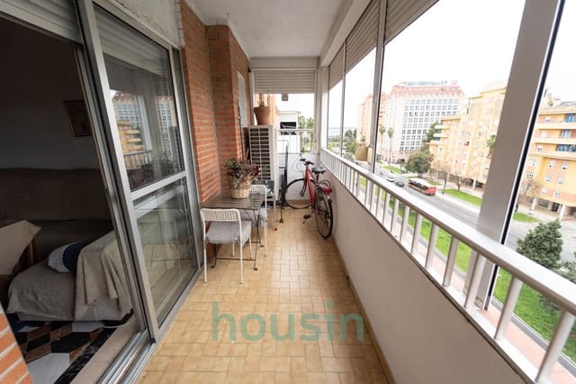 4 sovrum Lägenhet till salu i Sevilla stad med garage - 340 000 € (Ref: 9611548)