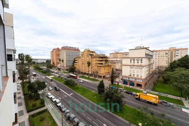 4 sovrum Lägenhet till salu i Sevilla stad med garage - 340 000 € (Ref: 9611548)