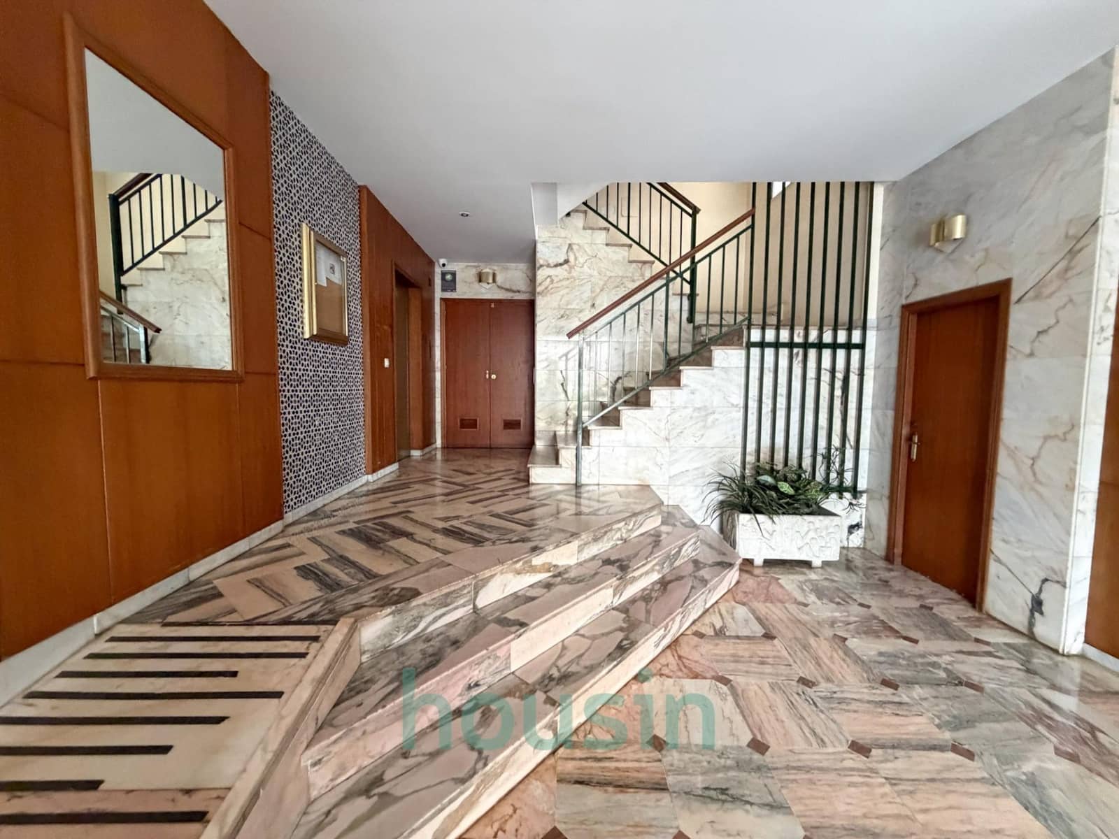 4 sovrum Lägenhet till salu i Sevilla stad med garage - 340 000 € (Ref: 9611548)