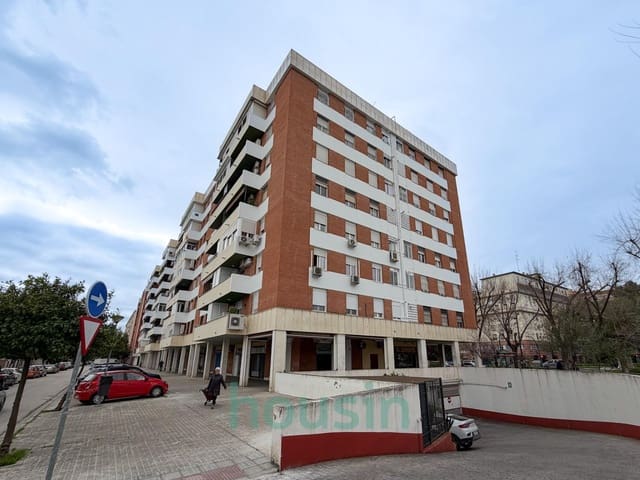 4 sovrum Lägenhet till salu i Sevilla stad med garage - 340 000 € (Ref: 9611548)