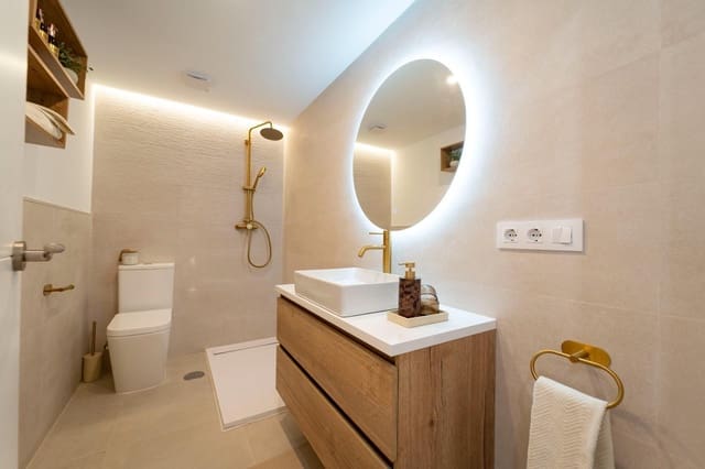 Piso de 3 habitaciones en Tomares en venta - 235.000 € (Ref: 9761989)