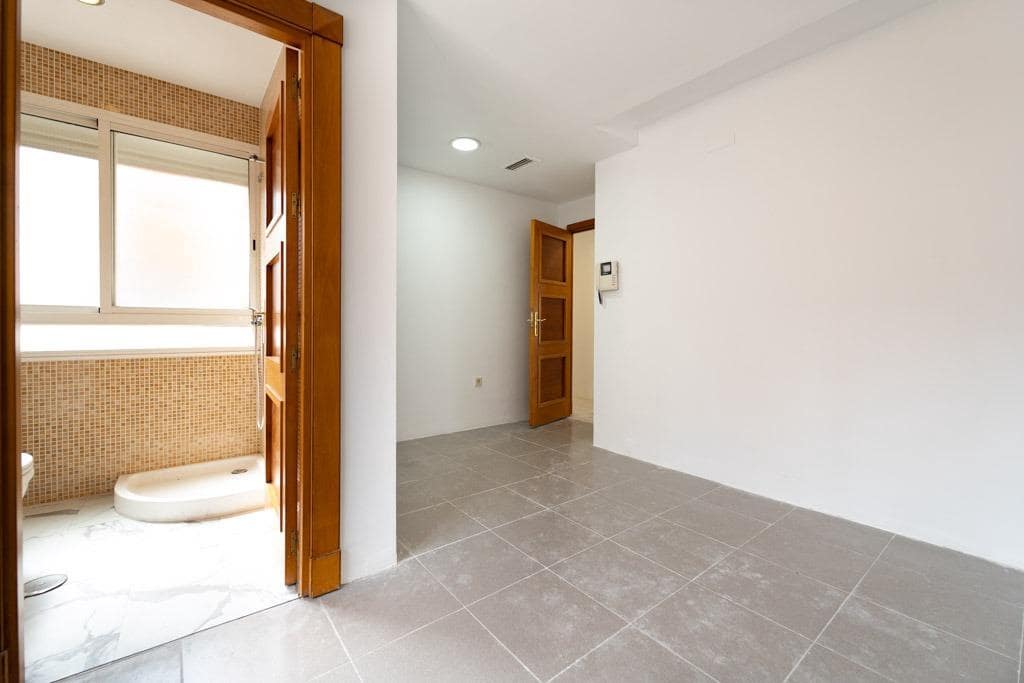Piso de 2 habitaciones en Sevilla ciudad en venta - 660.000 € (Ref: 9811584)