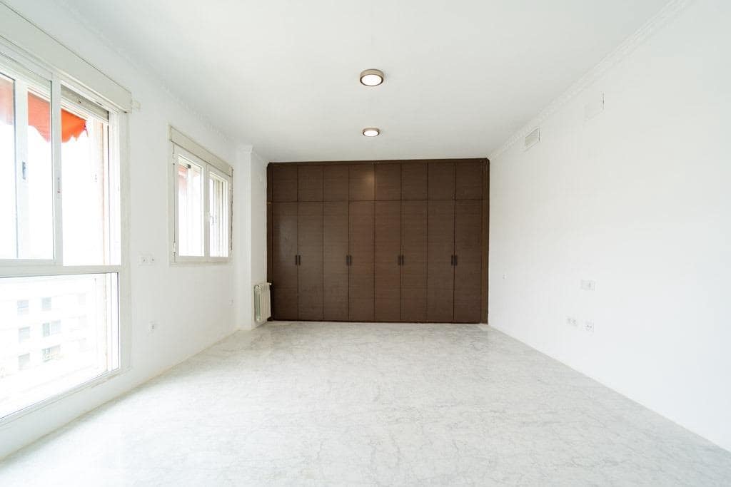 Piso de 2 habitaciones en Sevilla ciudad en venta - 660.000 € (Ref: 9811584)