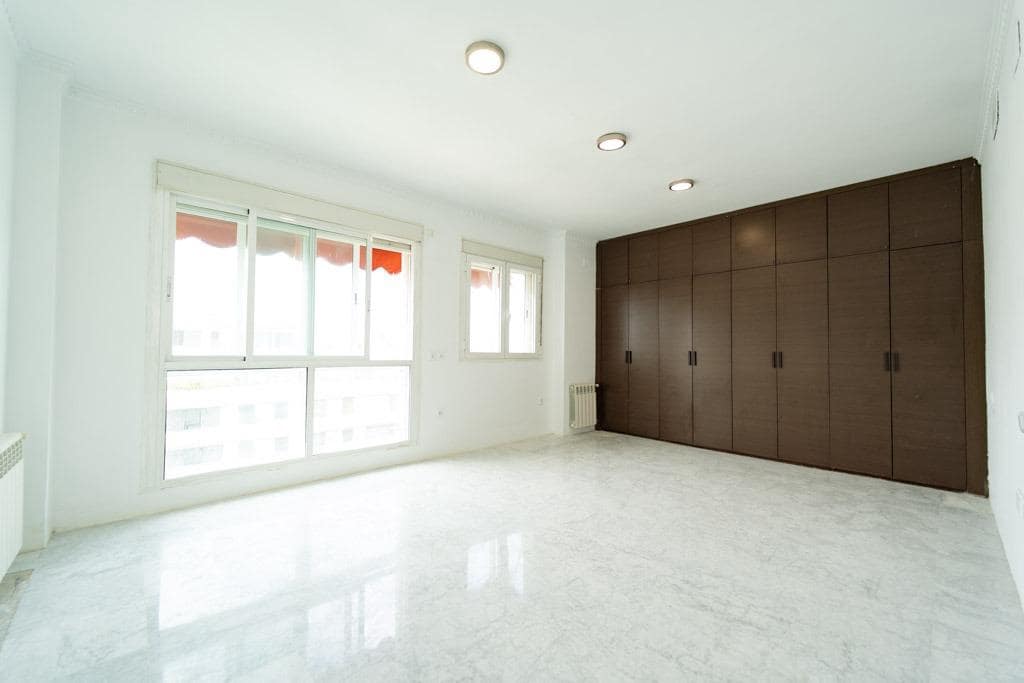 Piso de 2 habitaciones en Sevilla ciudad en venta - 660.000 € (Ref: 9811584)