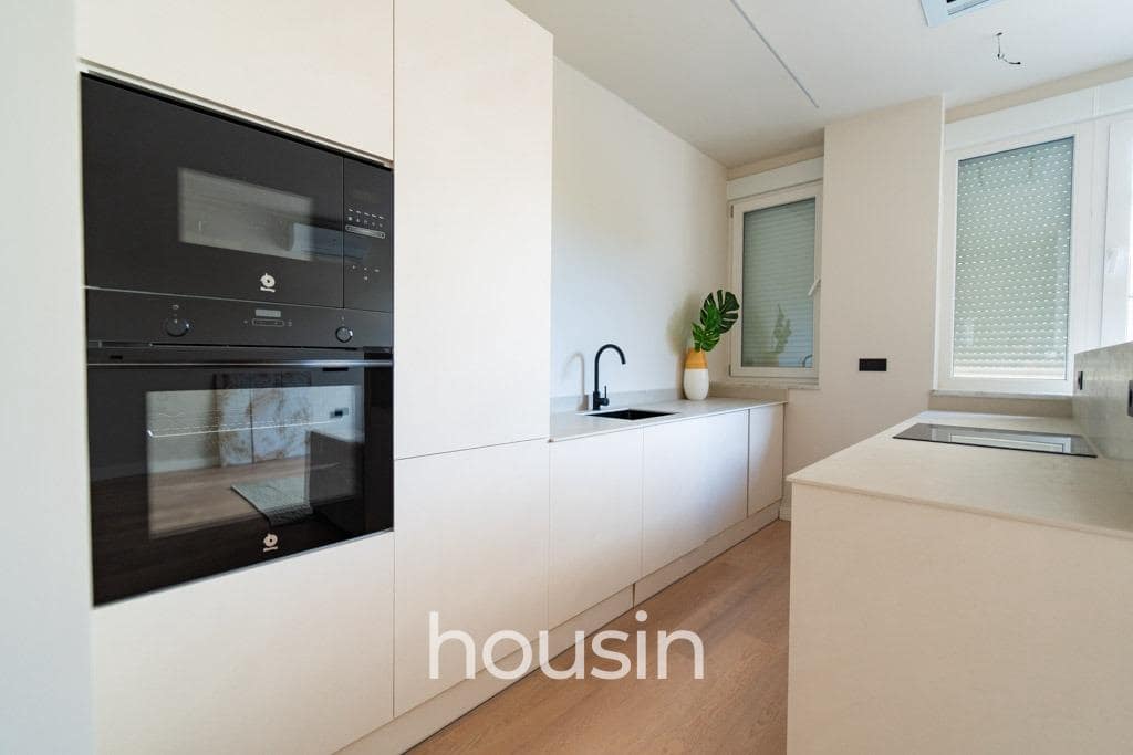 2 bedroom Flat for sale in Seville city with pool - € 228,000 (Ref: 9815854)