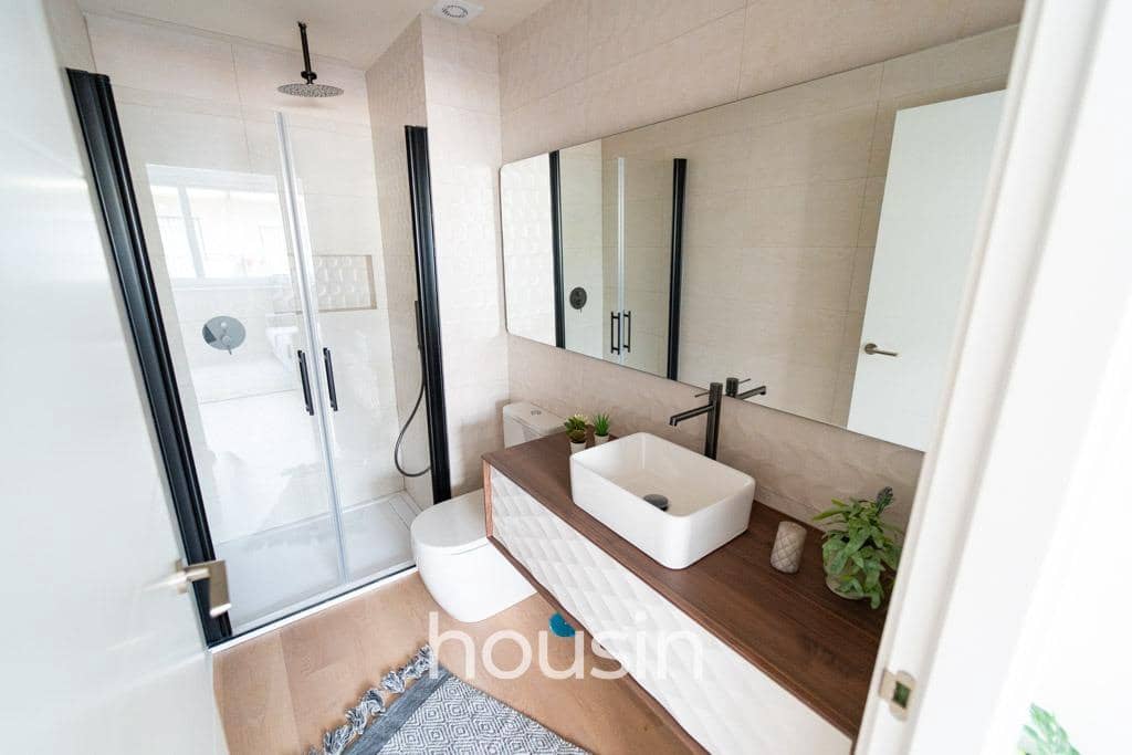 2 bedroom Flat for sale in Seville city with pool - € 228,000 (Ref: 9815854)