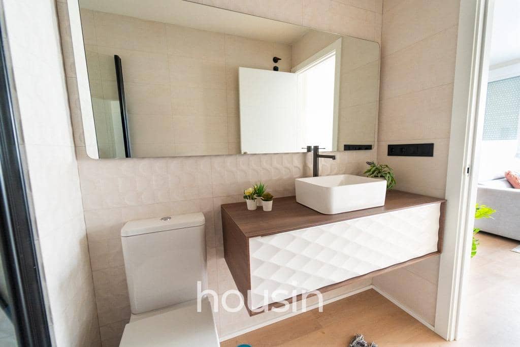 2 bedroom Flat for sale in Seville city with pool - € 228,000 (Ref: 9815854)