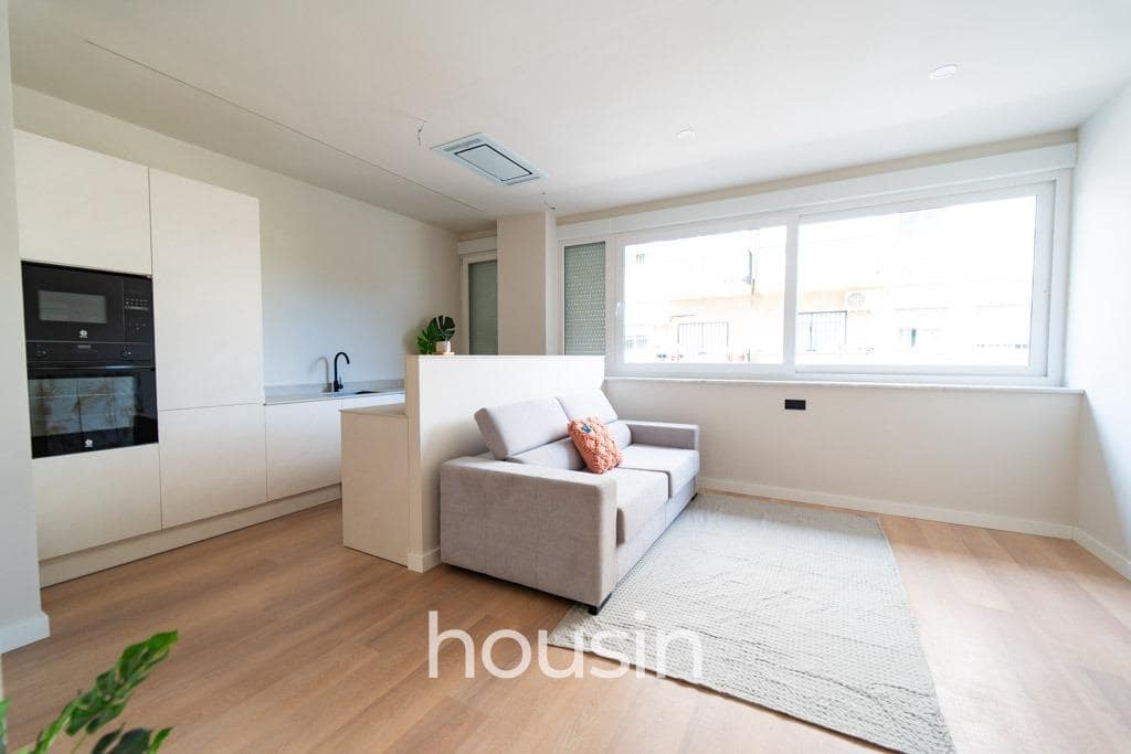 2 bedroom Flat for sale in Seville city with pool - € 228,000 (Ref: 9815854)