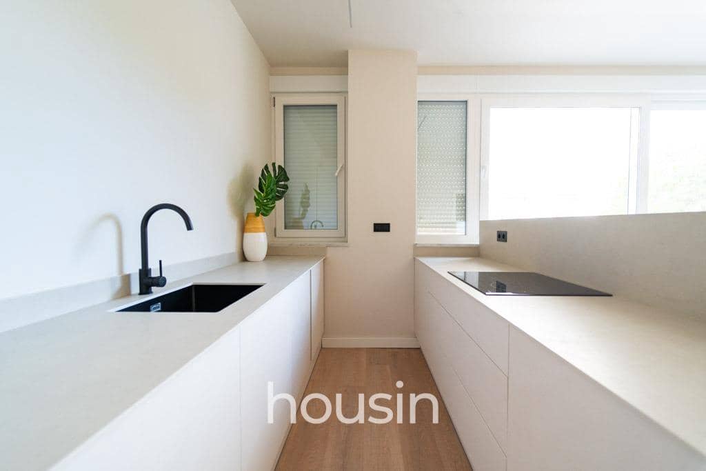 2 bedroom Flat for sale in Seville city with pool - € 228,000 (Ref: 9815854)