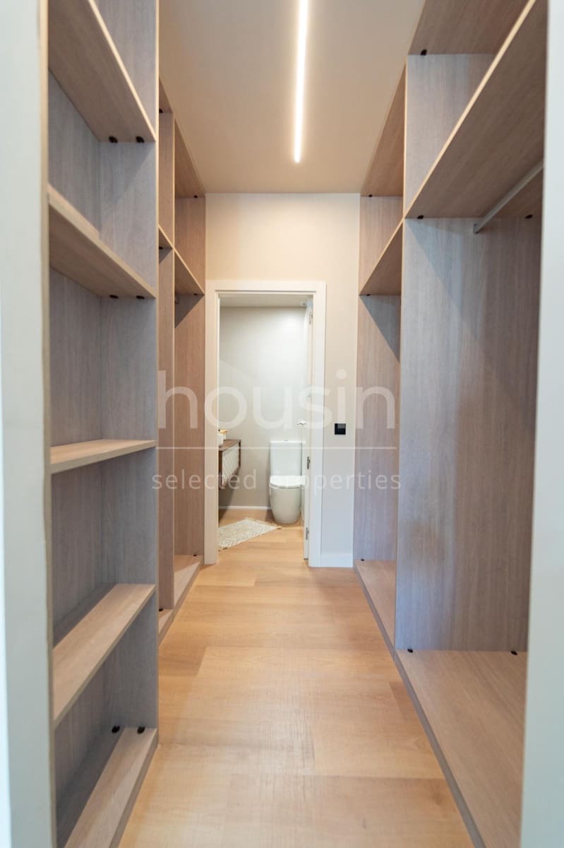 3 bedroom Flat for sale in Seville city with pool - € 336,000 (Ref: 9815855)