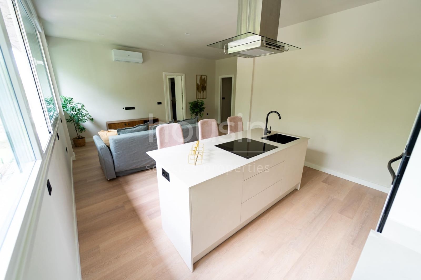 1 bedroom Flat for sale in Seville city with pool - € 195,000 (Ref: 9815856)