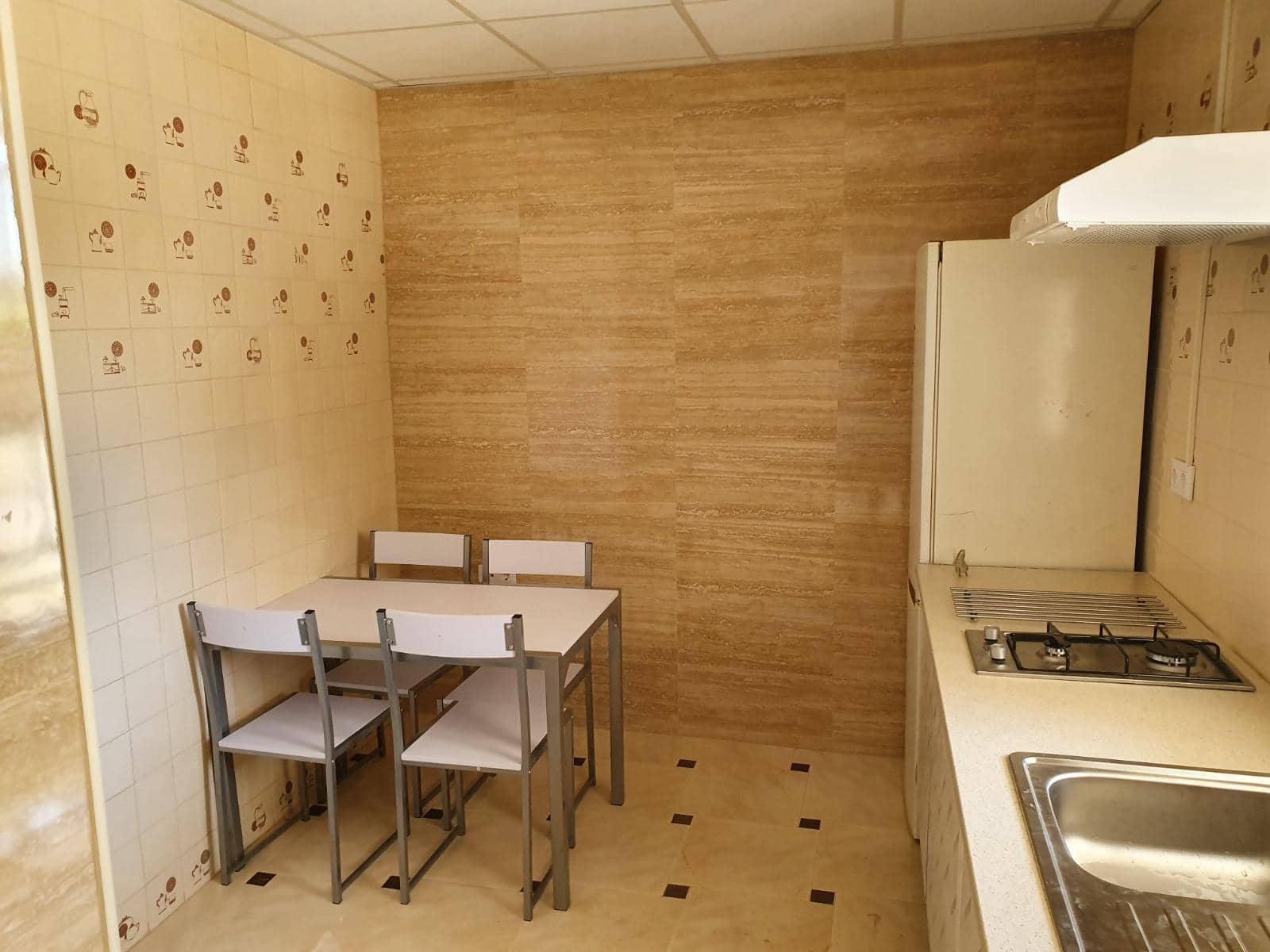 5 bedroom Apartment for sale in Carmona with pool garage - € 248,000 (Ref: 9851766)