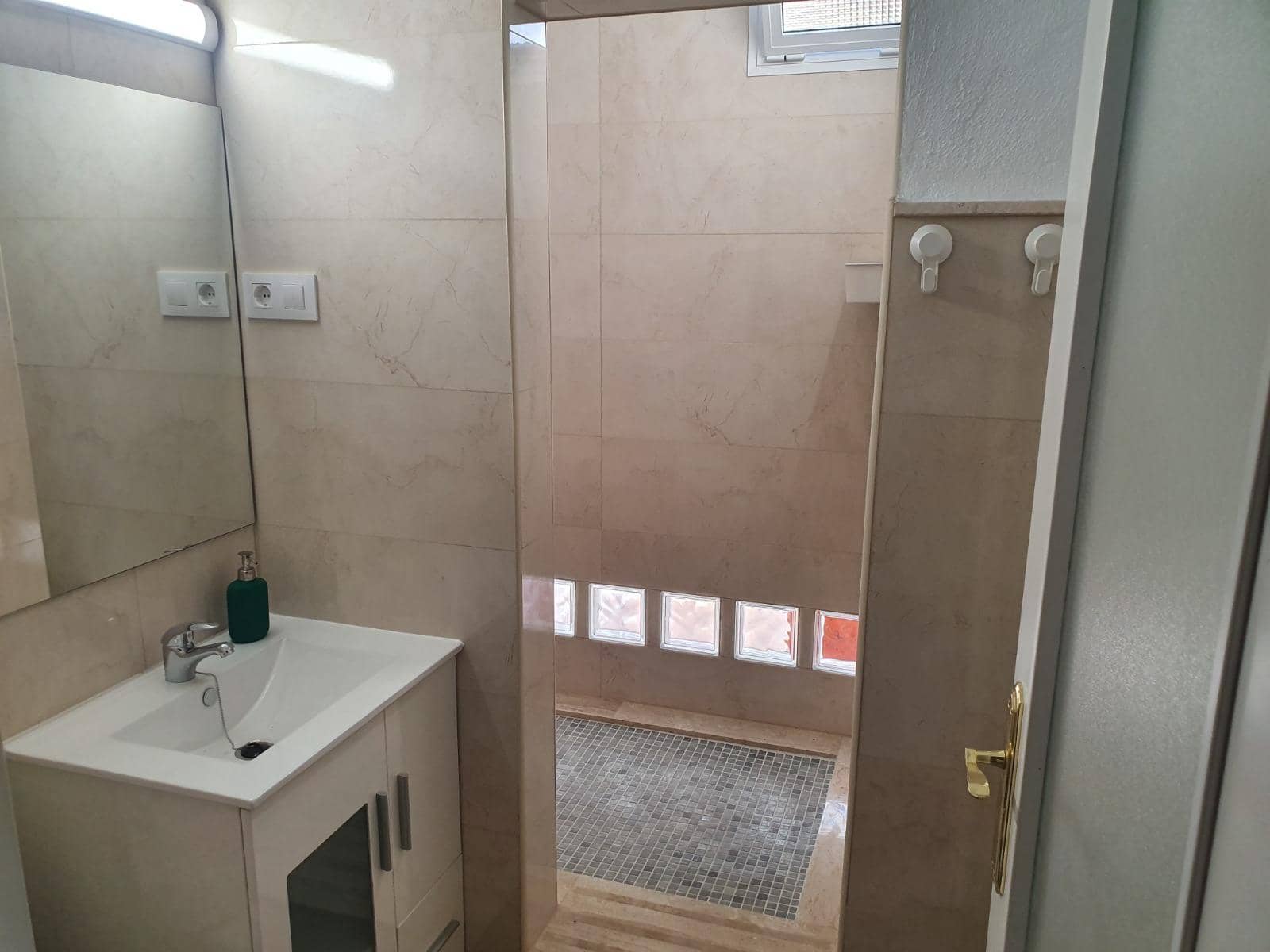 5 bedroom Apartment for sale in Carmona with pool garage - € 248,000 (Ref: 9851766)