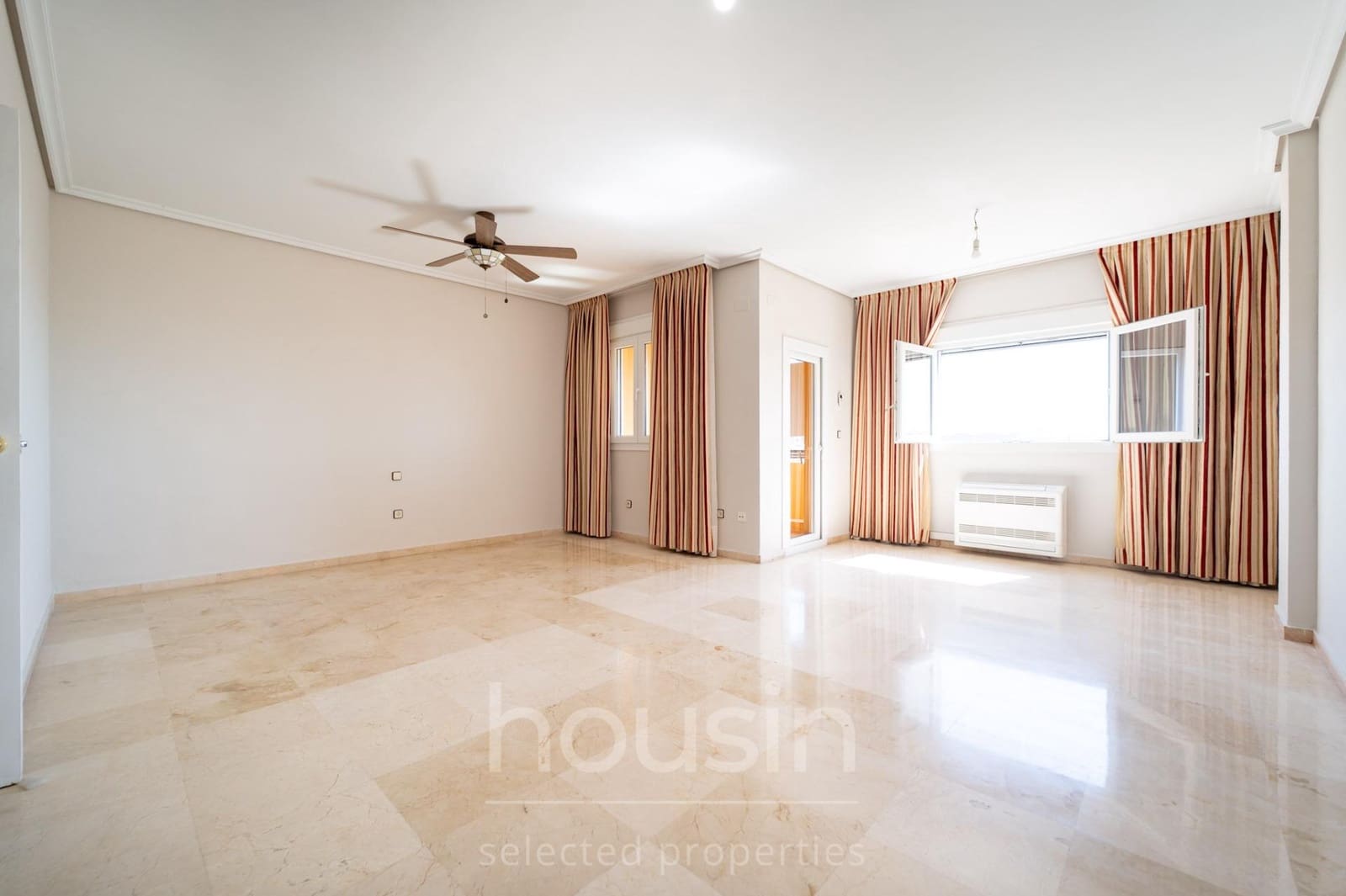 3 sovrum Lägenhet till salu i Sevilla stad med garage - 450 000 € (Ref: 9860108)