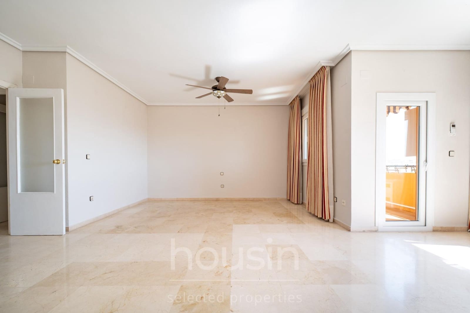 3 sovrum Lägenhet till salu i Sevilla stad med garage - 450 000 € (Ref: 9860108)