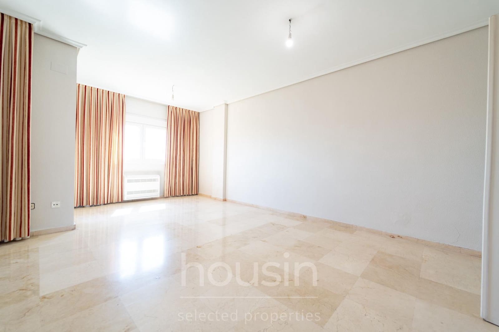 3 sovrum Lägenhet till salu i Sevilla stad med garage - 450 000 € (Ref: 9860108)