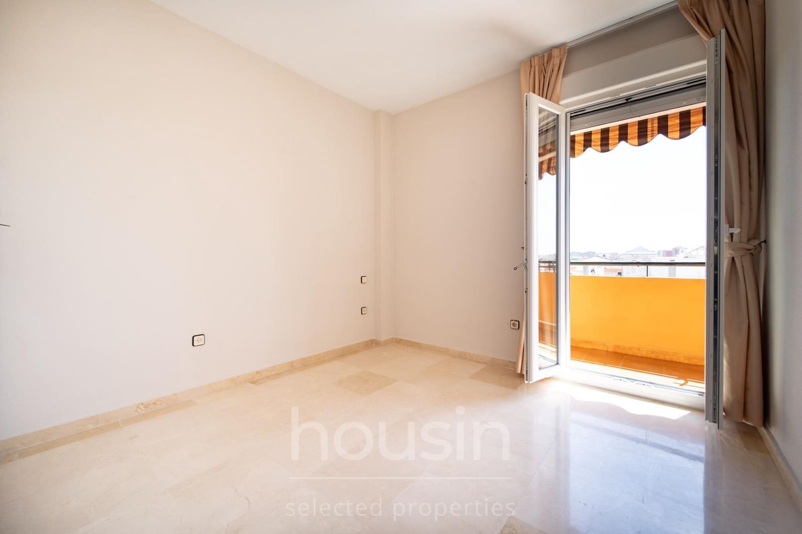 3 sovrum Lägenhet till salu i Sevilla stad med garage - 450 000 € (Ref: 9860108)