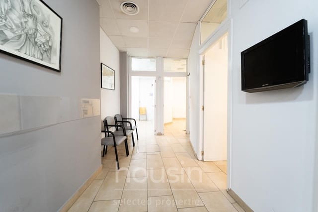 Kommersiell til salgs i Nervión, Sevilla by - € 180 000 (Ref: 9903946)