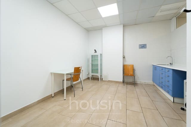 Kommersiell til salgs i Nervión, Sevilla by - € 180 000 (Ref: 9903946)