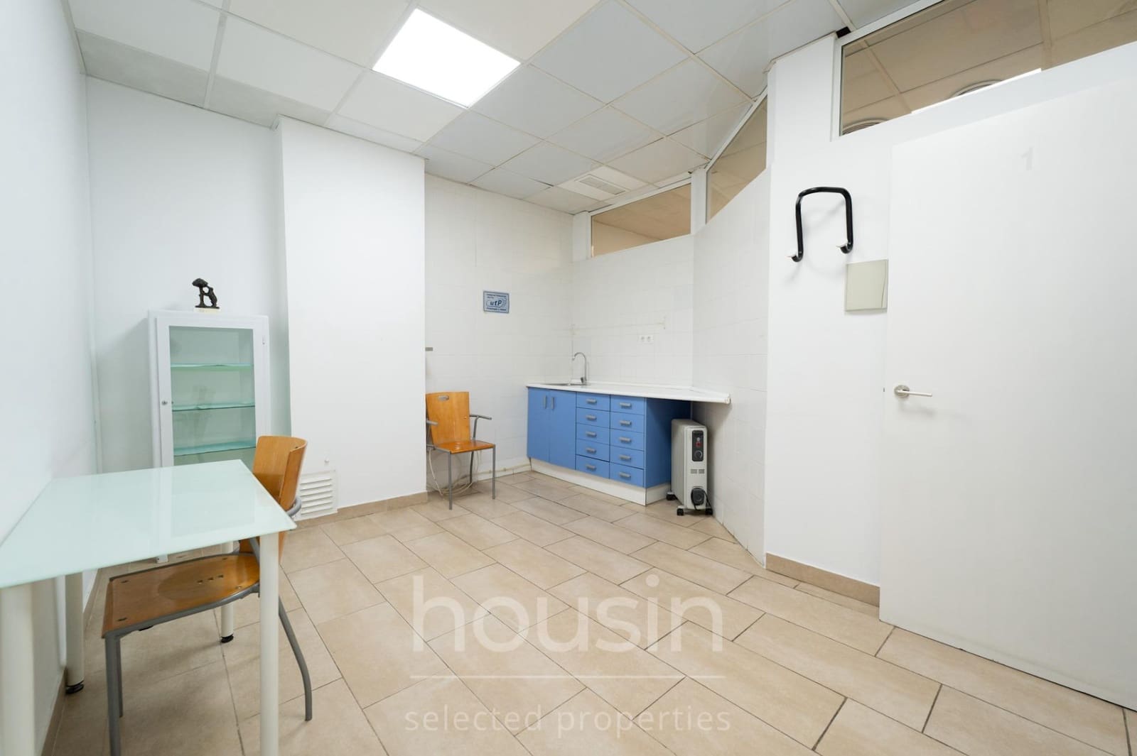 Kommersiell til salgs i Sevilla by - € 180 000 (Ref: 9903946)