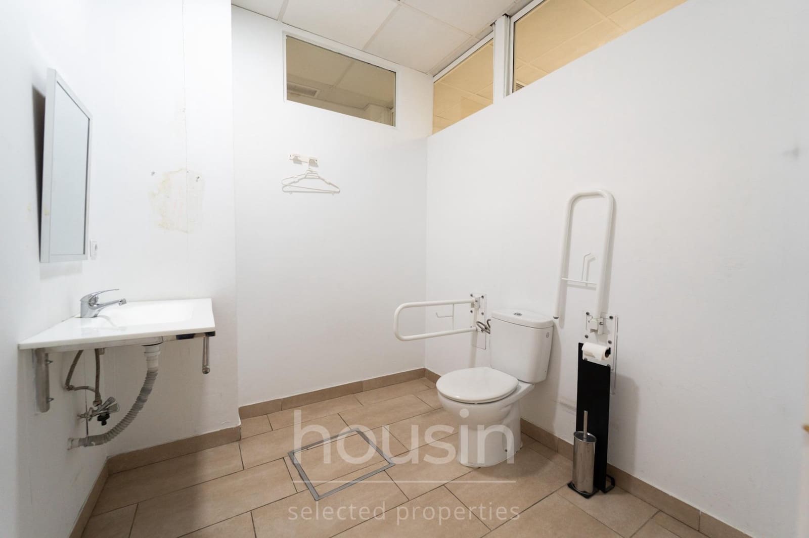 Kommersiell til salgs i Sevilla by - € 180 000 (Ref: 9903946)