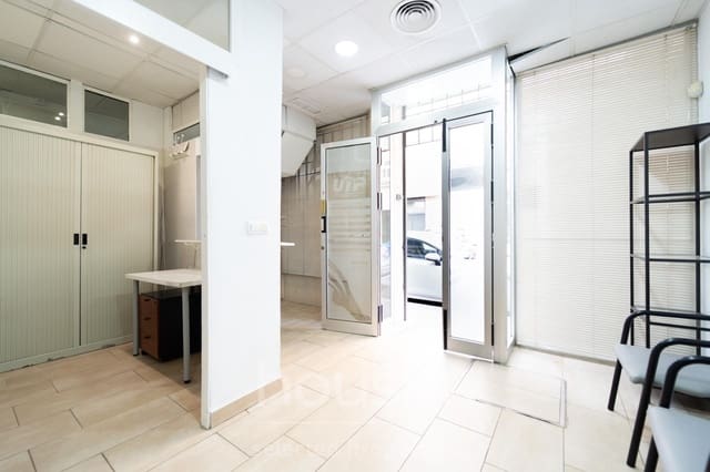 Kommersiell til salgs i Nervión, Sevilla by - € 180 000 (Ref: 9903946)