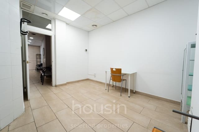 Kommersiell til salgs i Nervión, Sevilla by - € 180 000 (Ref: 9903946)