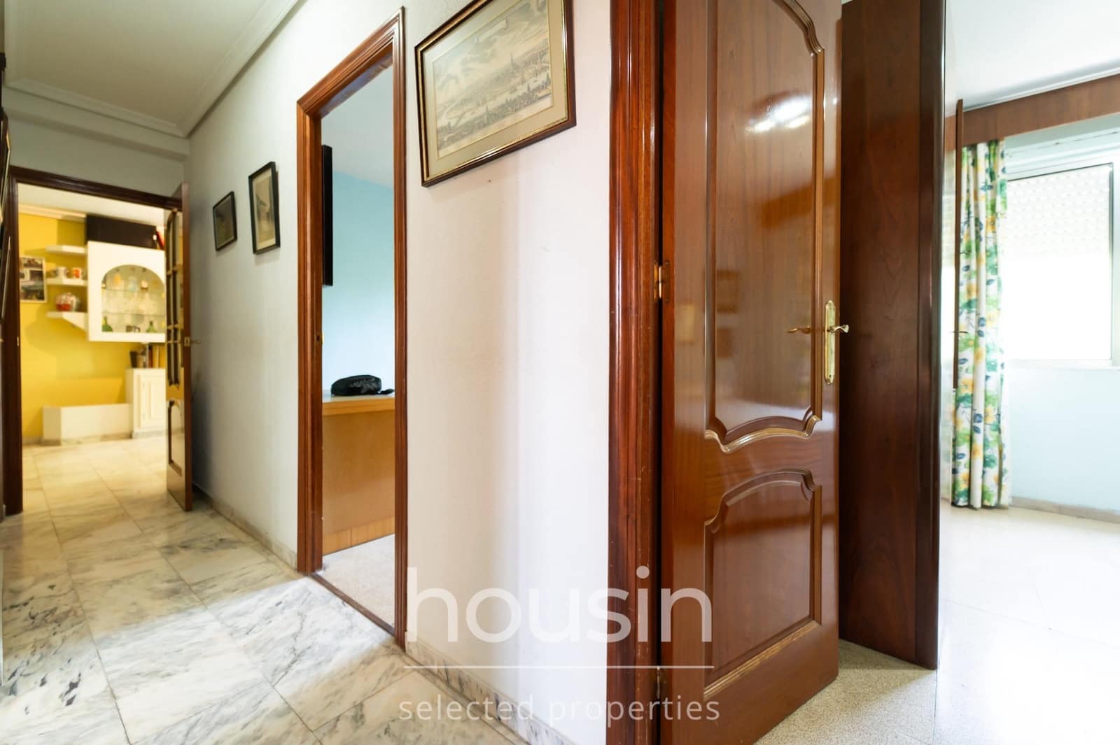 4 bedroom Flat for sale in Seville city - € 318,000 (Ref: 9990737)
