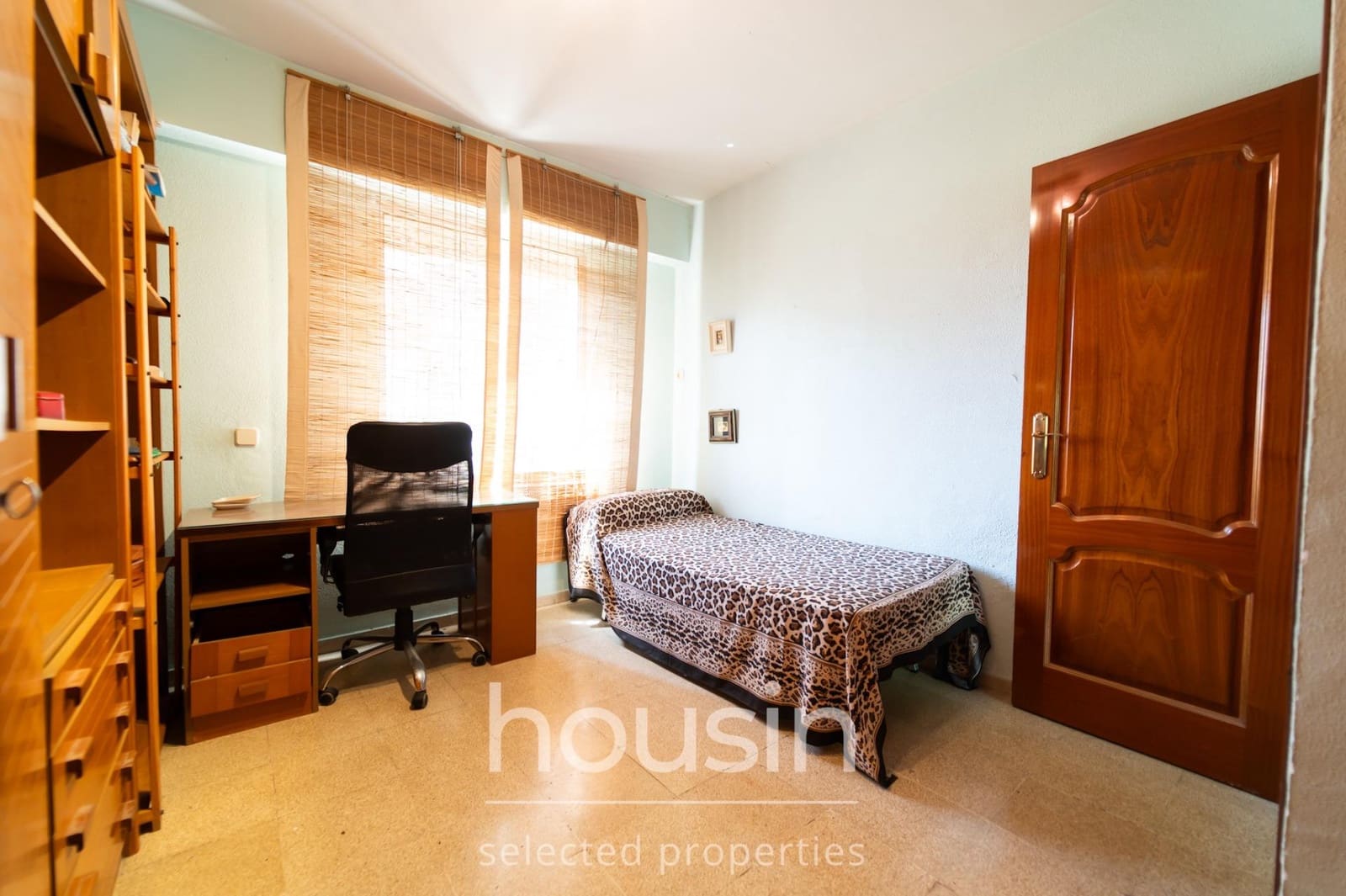 4 bedroom Flat for sale in Seville city - € 318,000 (Ref: 9990737)