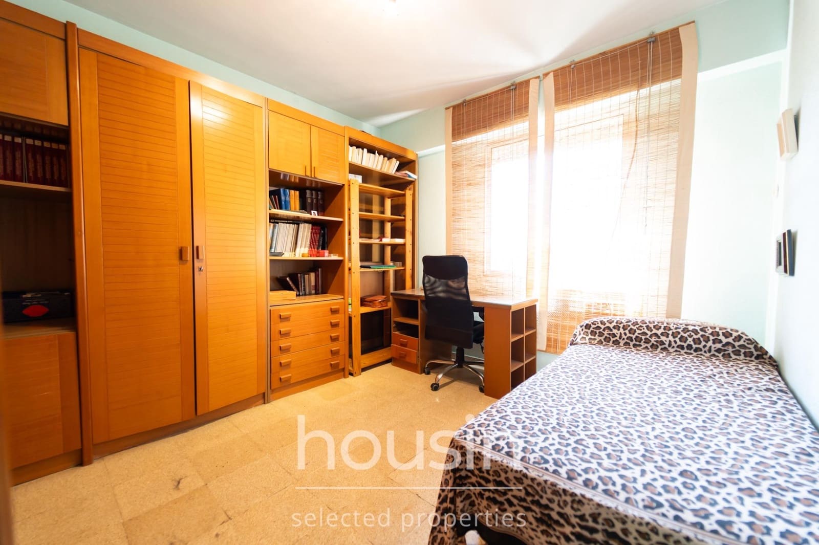 4 bedroom Flat for sale in Seville city - € 318,000 (Ref: 9990737)